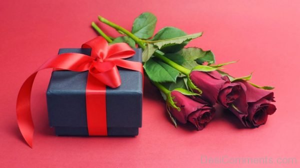 Rose Day Picture With Gift