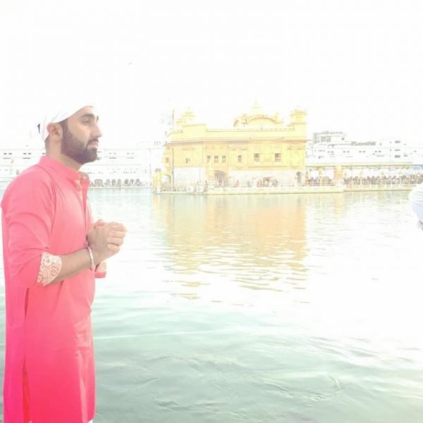 Manna Dhillon At Golden Temple