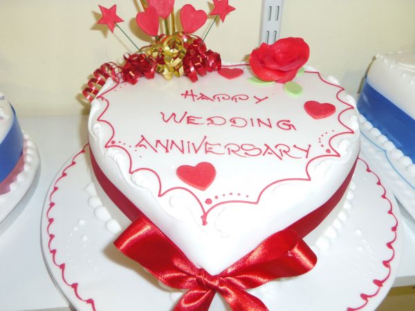 Happy wedding anniversary cake image