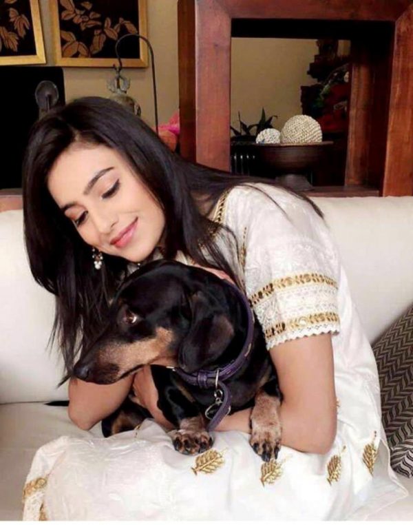 Ginni Kapoor With Dog