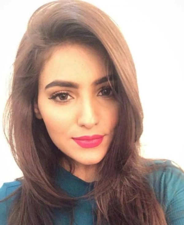 Punjabi Model Ginni Kapoor Looking Cute