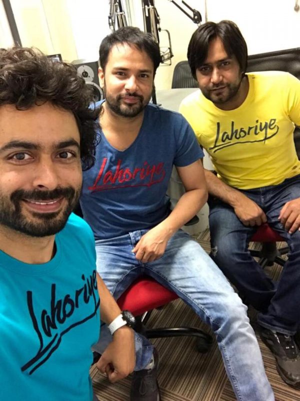 Amrinder Gill With His Friends