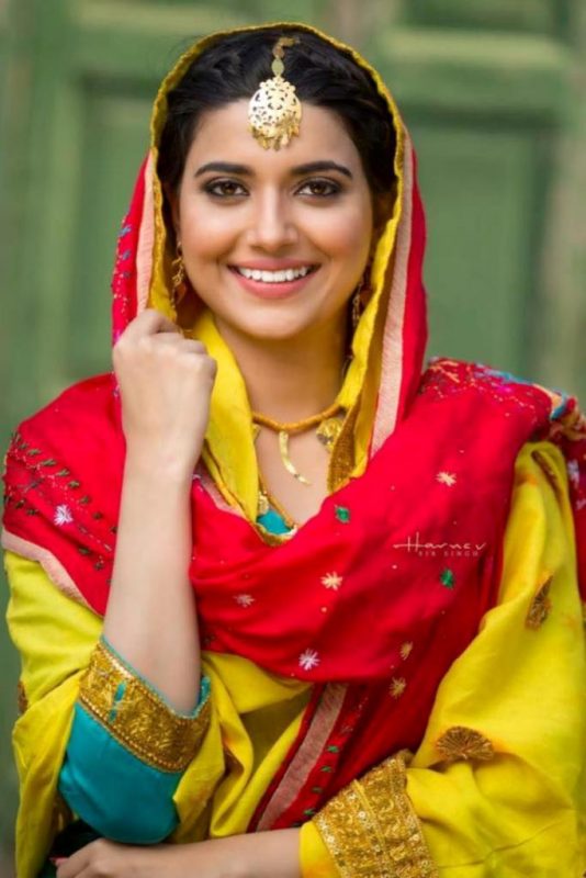 Image Of Actress Nimrat Khaira Looking Sweet