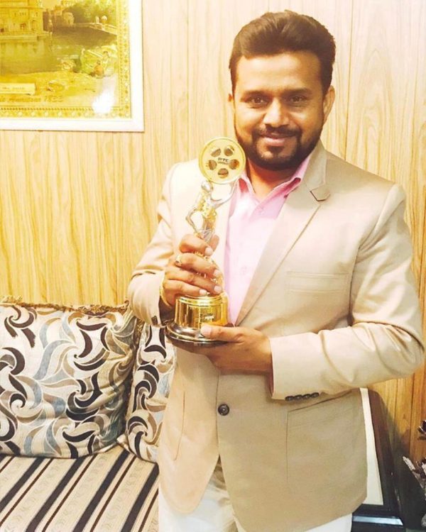 Karamjit Anmol With Best Comic Award