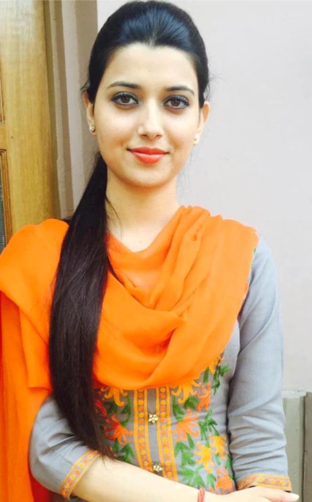 Pic Of Singer Nimrat Khaira Looking Pretty  DesiCommentscom