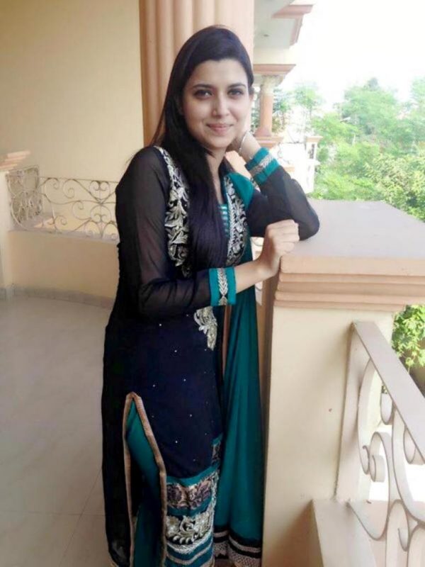 Pic Of Singer Nimrat Khaira Looking Sweet