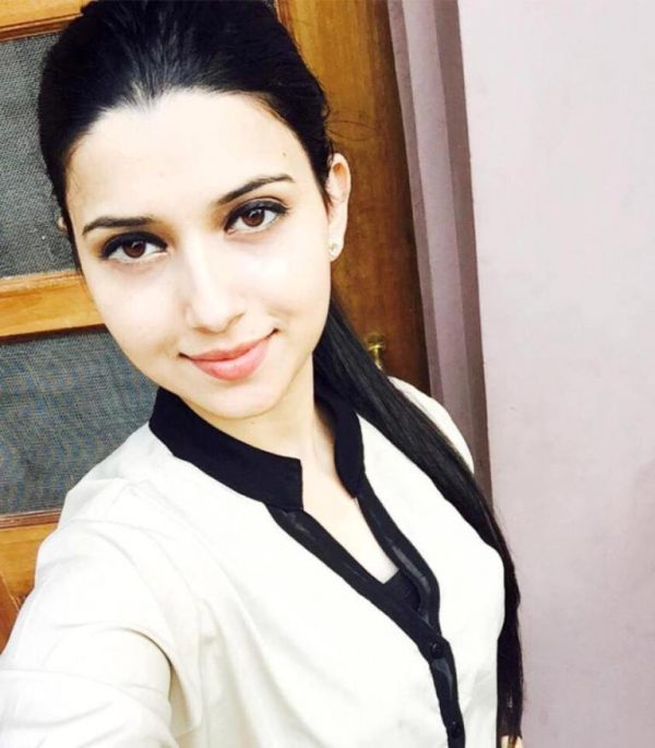 Picture Of Singer Nimrat Khaira Looking Cute And Sweet