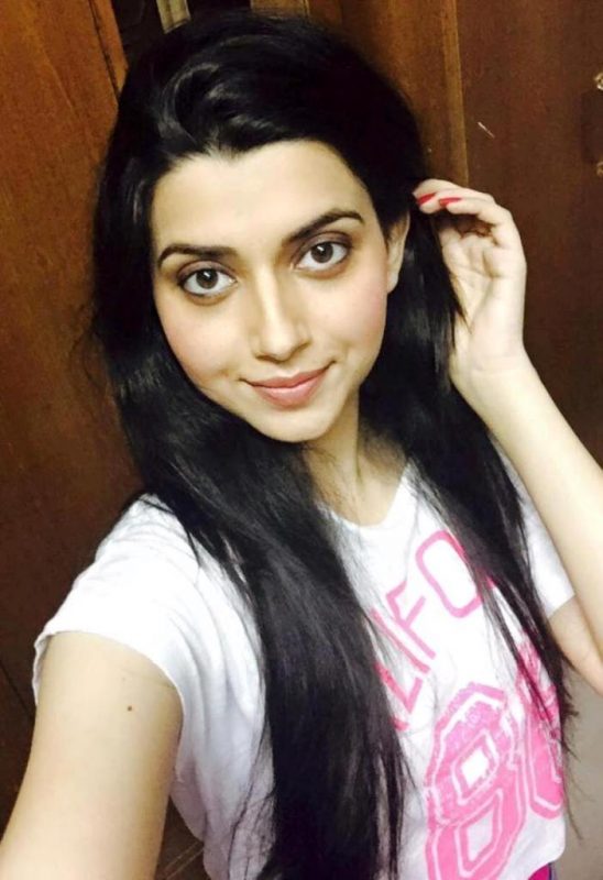 Picture Of Singer Nimrat Khaira Looking Fabulous