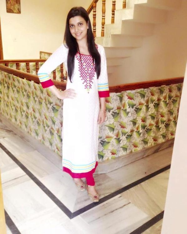 Picture Of Singer Nimrat Khaira Looking Lovely