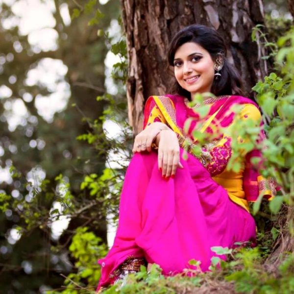 Image Of Singer Nimrat Khaira Looking Beautiful - DesiComments.com