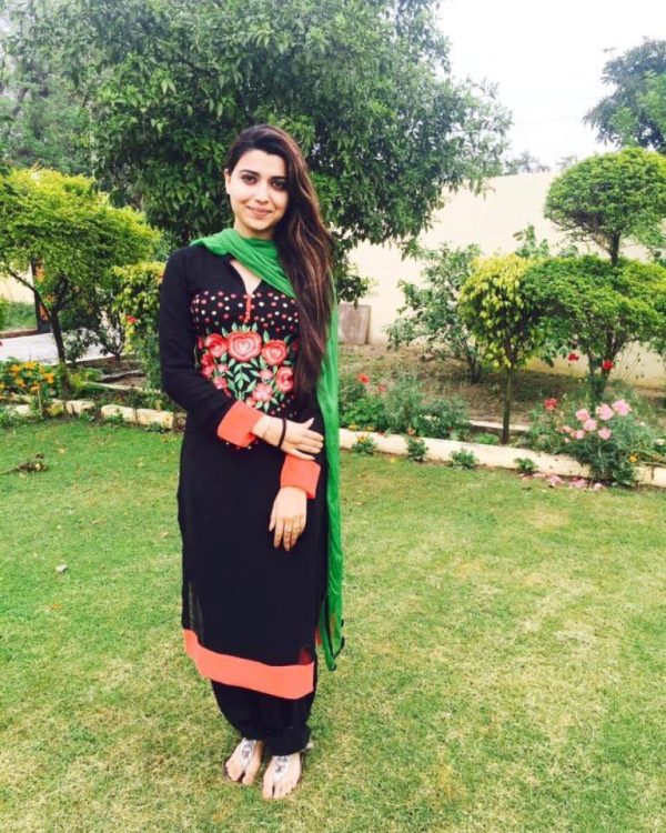 Image Of Singer Nimrat Khaira Looking Good