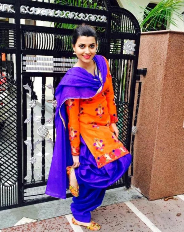 Image Of Singer Nimrat Khaira Looking Gorgeous