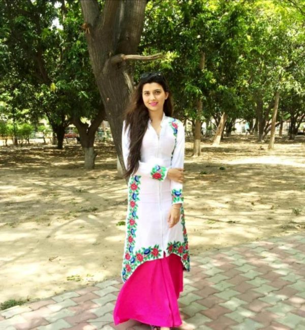 Image Of Singer Nimrat Khaira Looking Nice