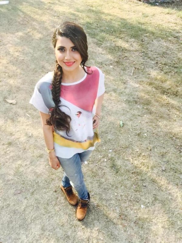 Image Of Singer Nimrat Khaira Looking Wonderful