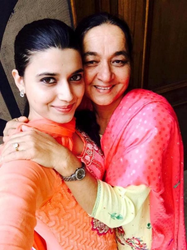 Nimrat Khaira With Her Mom