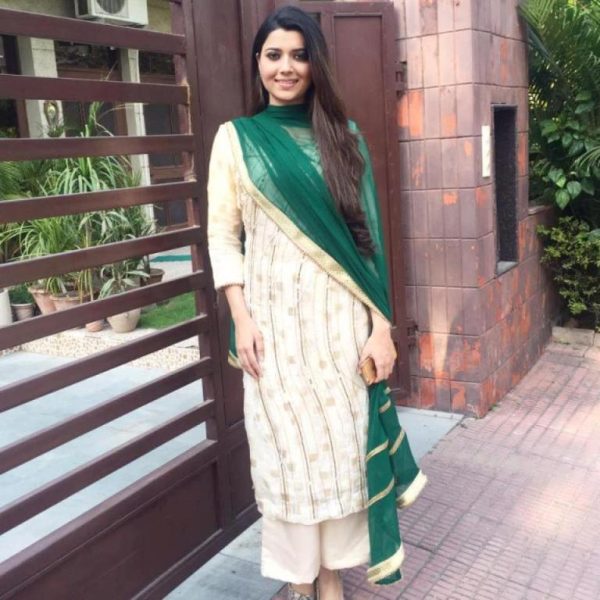 Pic Of Actress Nimrat Khaira Looking Beautiful