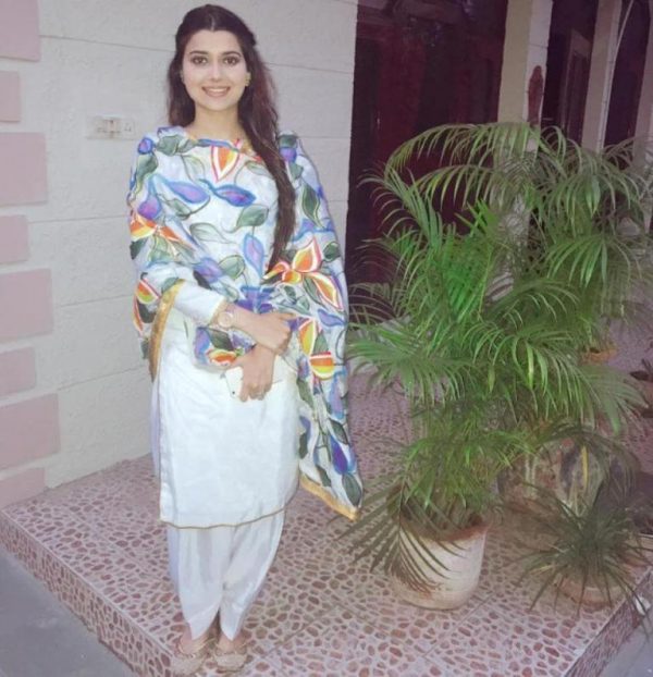 Pic Of Nimrat Khaira Looking Awesome