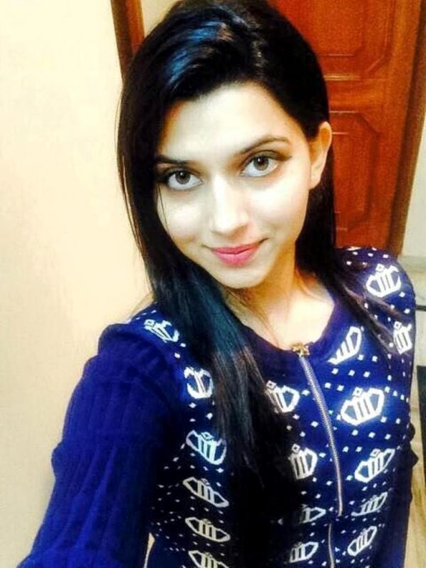 Picture Of Singer Nimrat Khaira Looking Beautiful