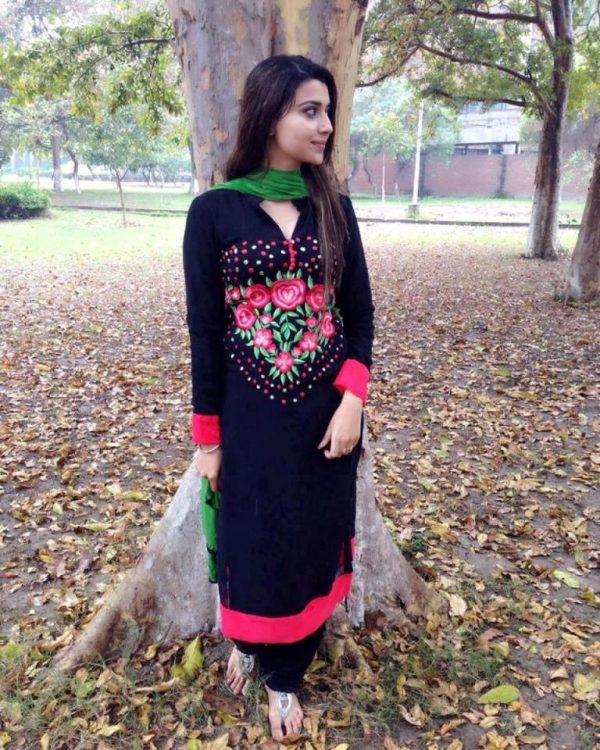 Picture Of Singer Nimrat Khaira Looking Pretty