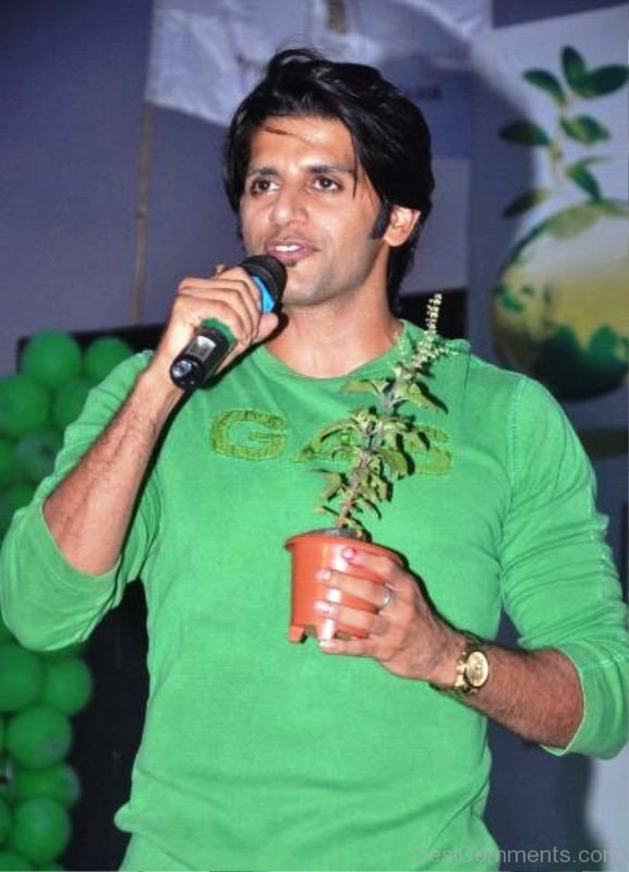 33dc-Karanvir Bohra  Holding A Mike