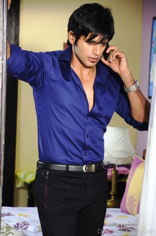 33dc-Karanvir Bohra Talking On Phone