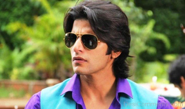 33dc-Karanvir Bohra Wearing Sunglasses