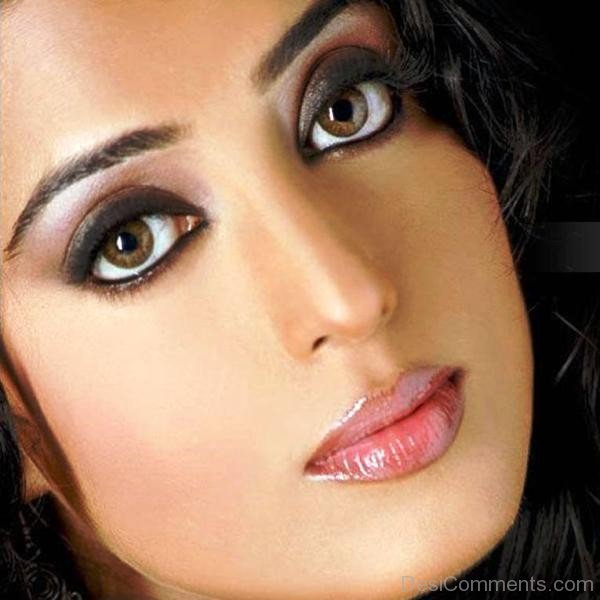 55-Mahie Gill In Decent Makeup