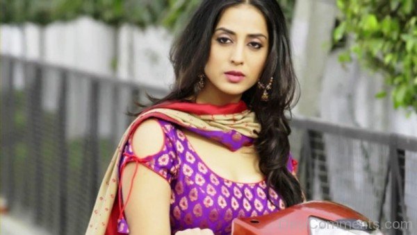 55-Mahie Gill Looking Sweet