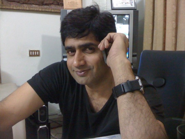 Abrar ul Haq With phone