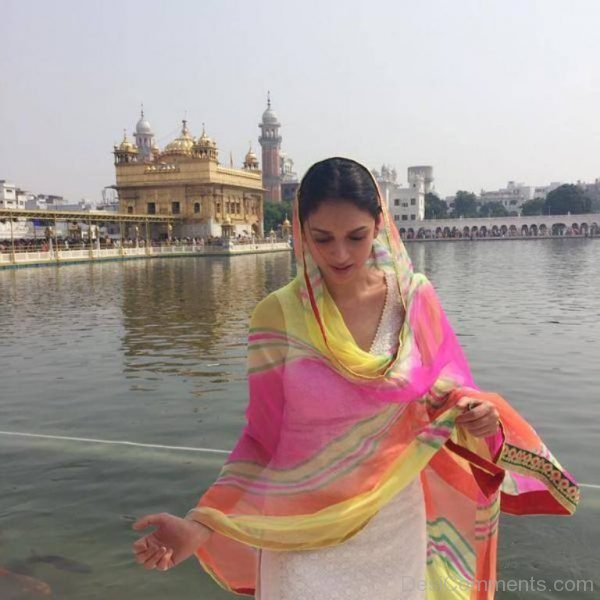 Aditi Rao Hydari At Golden Temple-DC024