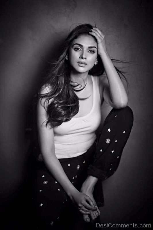 Aditi Rao Hydari Black And White Photo-DC031