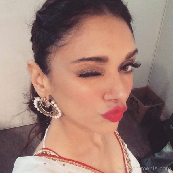 Aditi Rao Hydari Pout Image-DC113