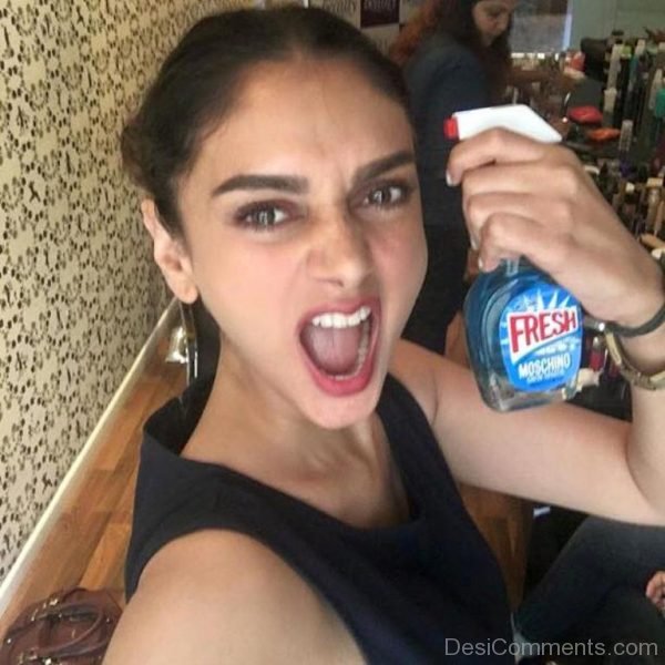 Aditi Rao Hydari Selfie-DC119