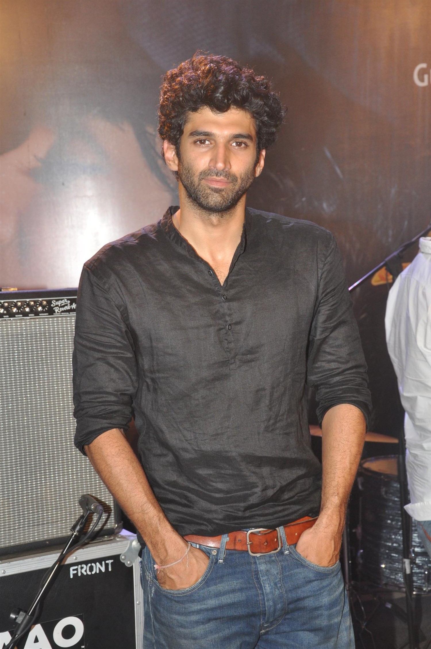 Aditya Roy Kapur In Impressive Look - DesiComments.com