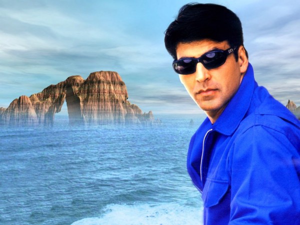 Akday kumar in blue Shirt