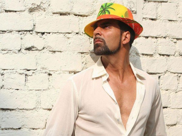 Akshay  Kumar Side Pose