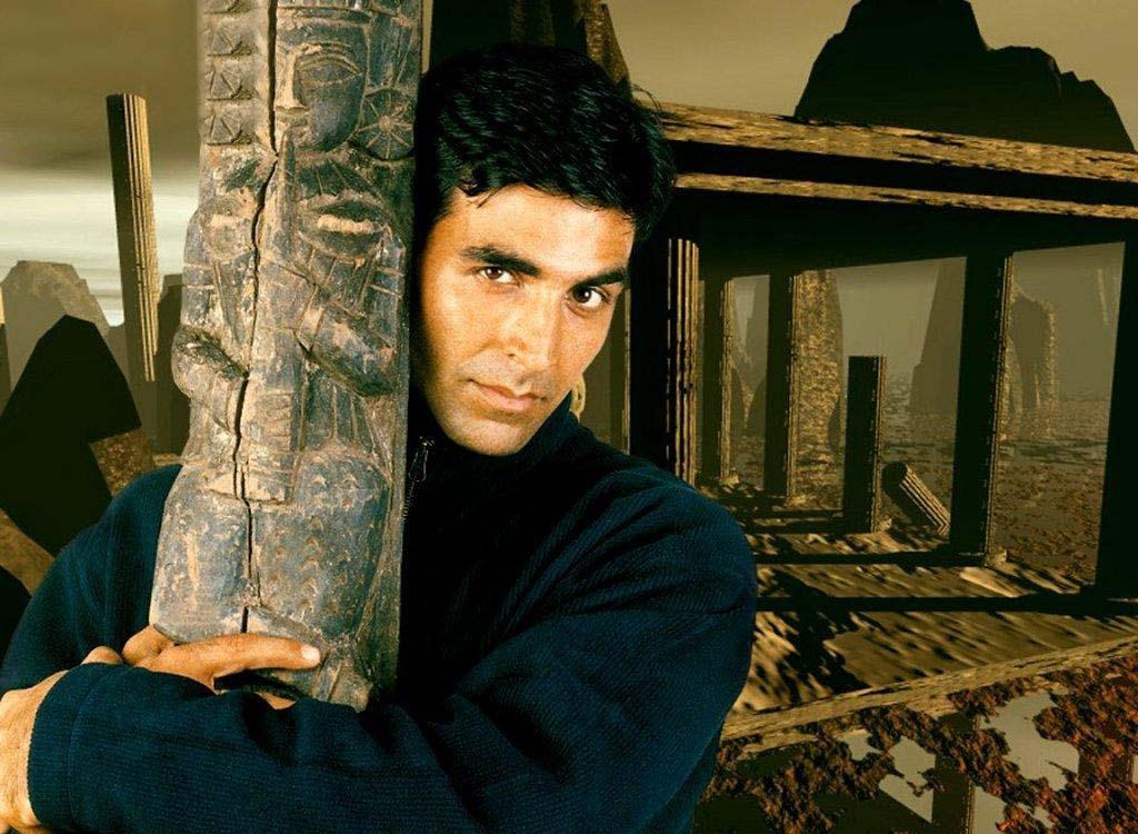 Akshay Kumar Giving a Pose000