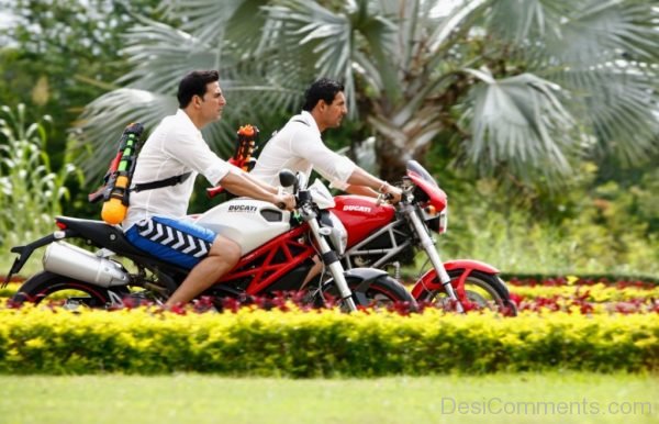 Akshay Kumar On Bike Image