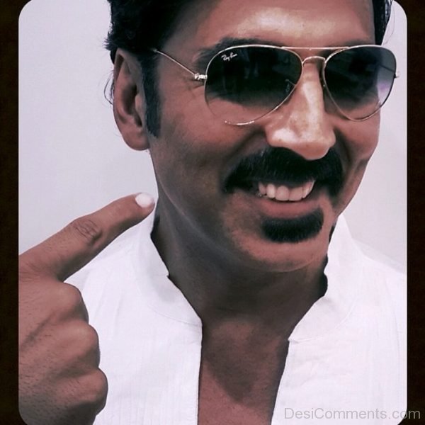 Akshay Kumar Wearing Goggles Pic