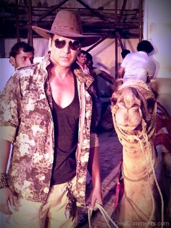 Akshay Kumar With Camel-DC59