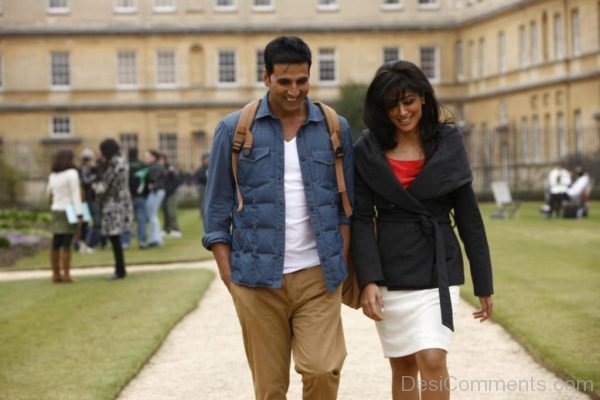 Akshay Kumar With Desi Boys Movie Actress Image