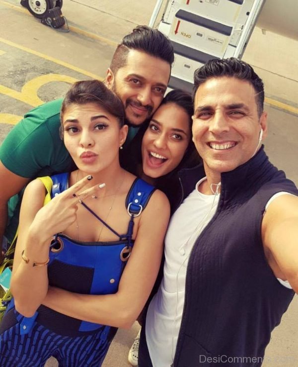 Akshay Kumar With Housefull 3 Team