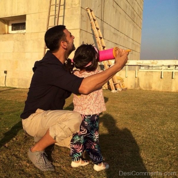 Akshay Kumar With Kid