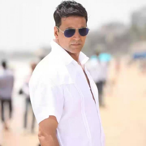 Akshay kumar Wearing Sunglasses