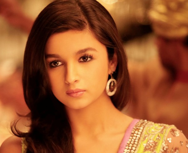 Alia Bhatt Looking Cute