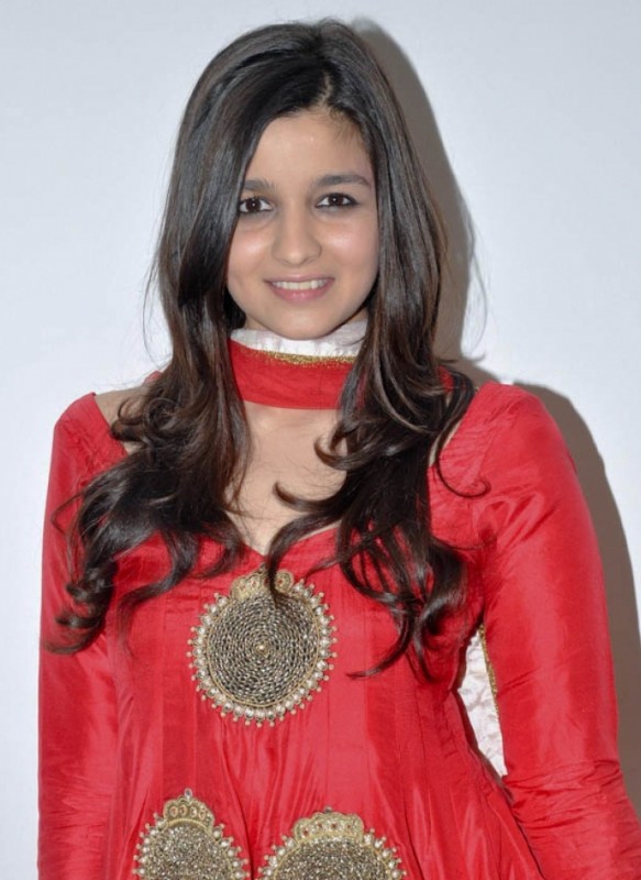 Alia Bhatt Looking Nice In red Dress