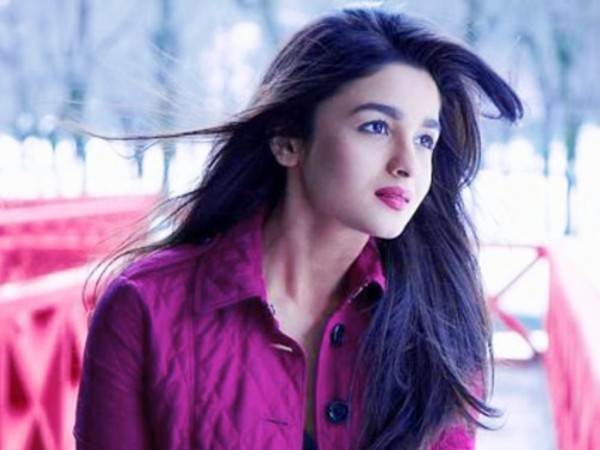 Alia Bhatt Looking Nice