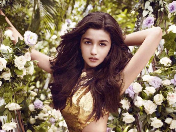 Alia Bhatt Looking Nice