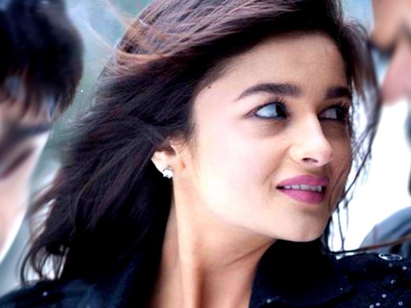 Alia Bhatt Side Face Pose 