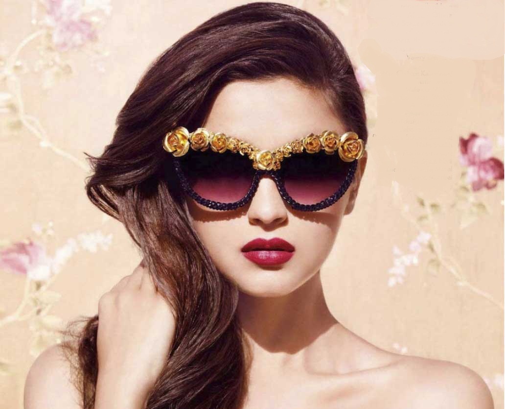 Alia Bhatt Wearing Sunglasses.